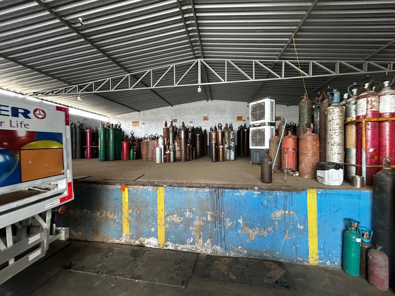 Cilindros industriais armazenados na DGL